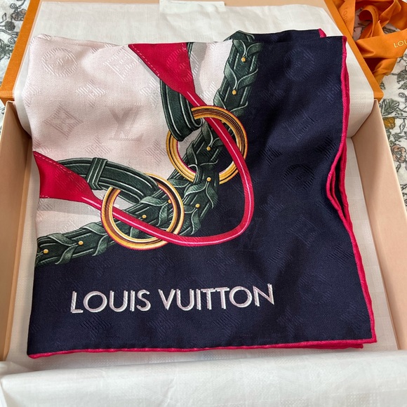 Louis Vuitton LV 360 SQUARE silk scarf - Picture 1 of 6
